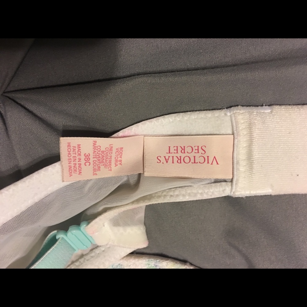 Victoria secret bras size 38C